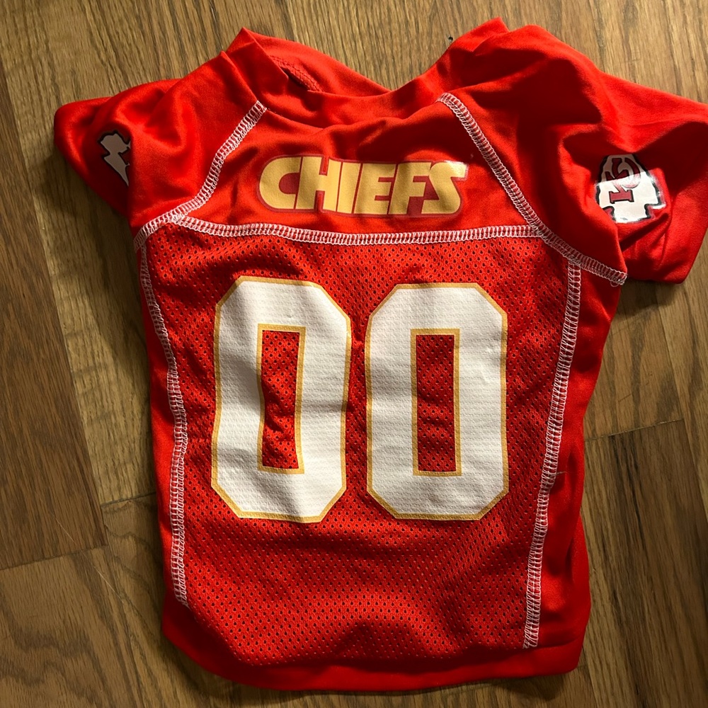 Chiefs jersey dog or cat